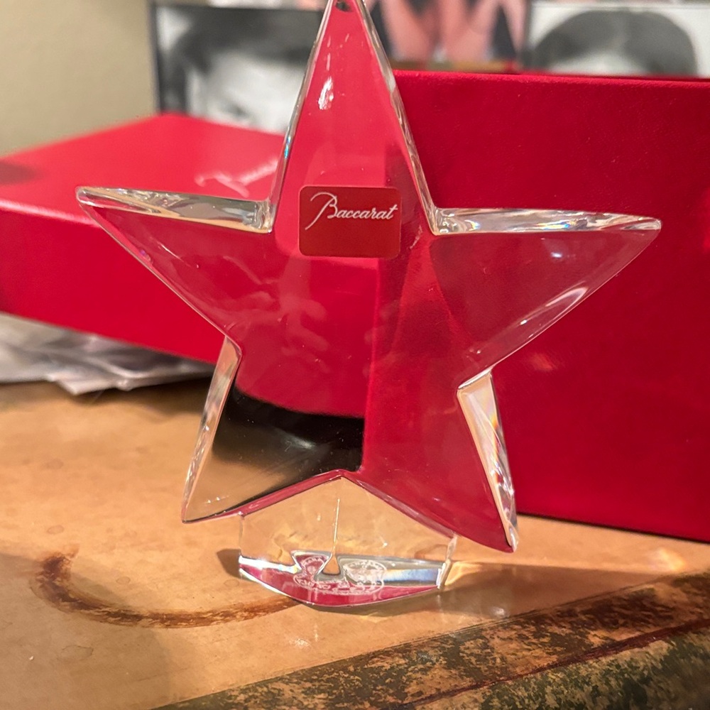 Baccarat Zinzin Star with Signature Red Gift Box - Picture 4 of 8
